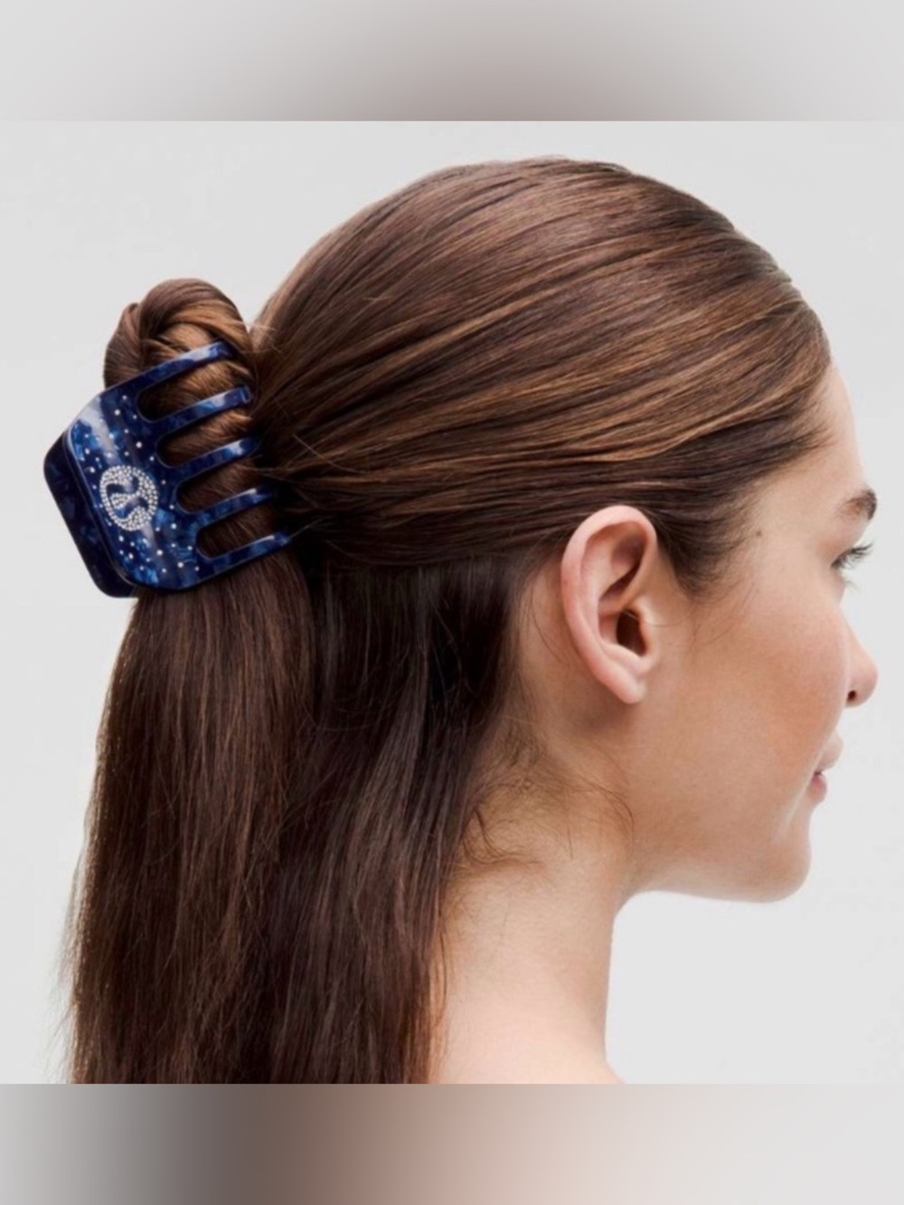 Lululemon Criss-Cross Claw Clip with Rhinestones in
Hero Blue / Gatsby Blue - Picture 3 of 5